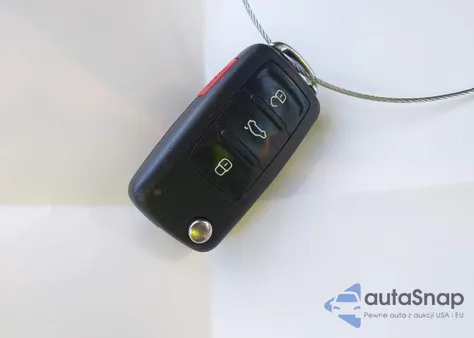 2018 Volkswagen Beetle 2.0T Se из США, поврежденный, VIN 3VWJD7AT1JM701863